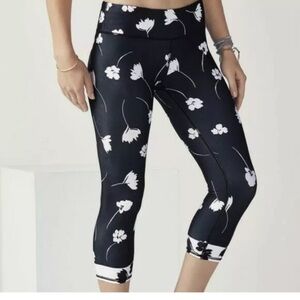 Fabletics Salar Black & White Floral Powerhold Capris Size Small